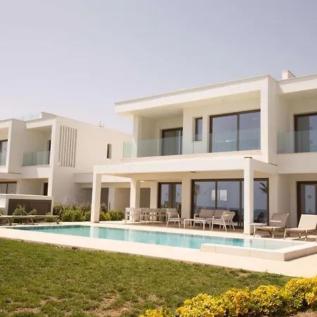 Phaedrus Living: Serenity Waves No.2 Villa