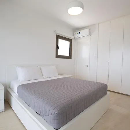 Villa Phaedrus Living: Serenity Waves No.2 *